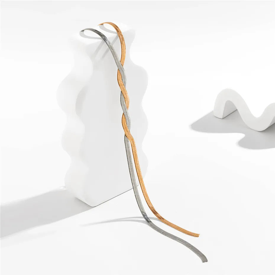 Collar Largo Elegante con Diseño de Serpiente Ajustable