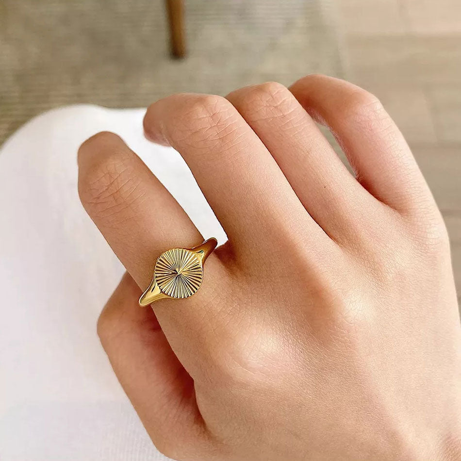 Rizavelle | Anillo Sunburst de Oro de 18K