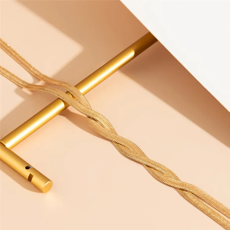 Collar Largo Elegante con Diseño de Serpiente Ajustable