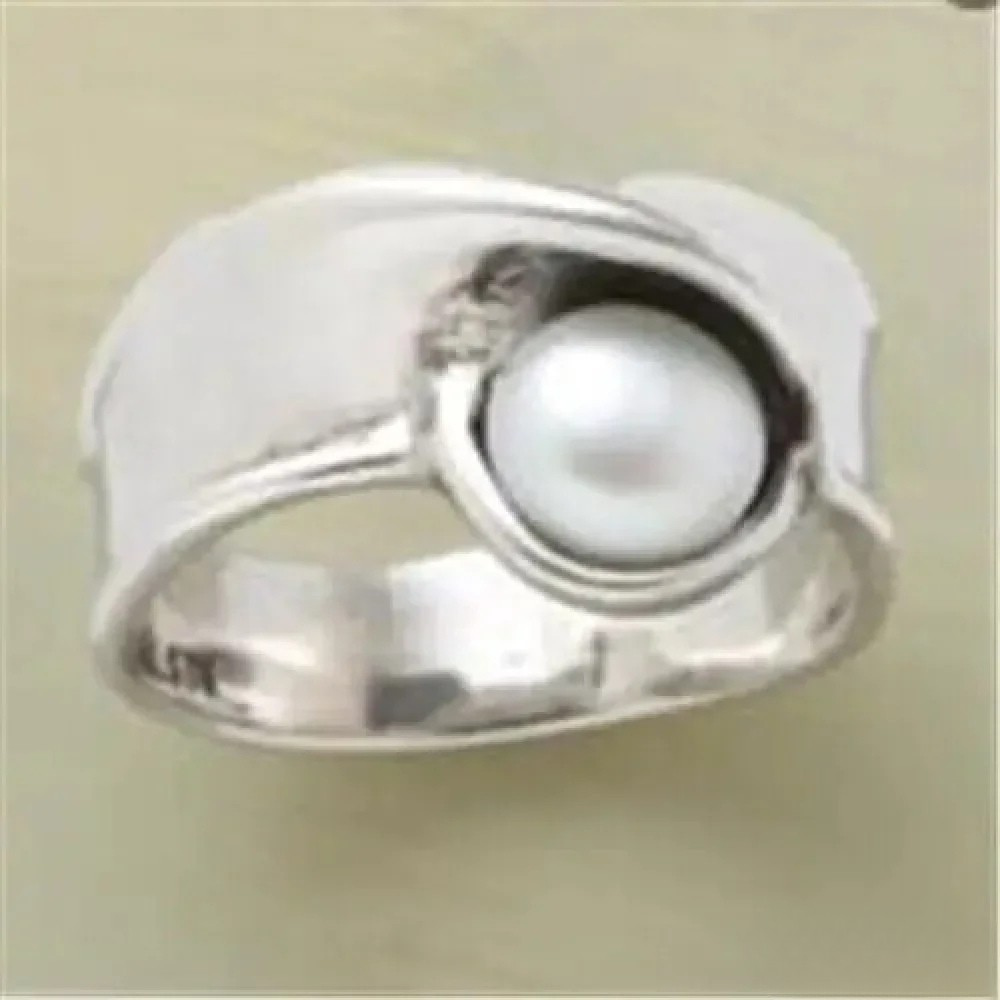 Anillo Retro con Perlas Insertadas