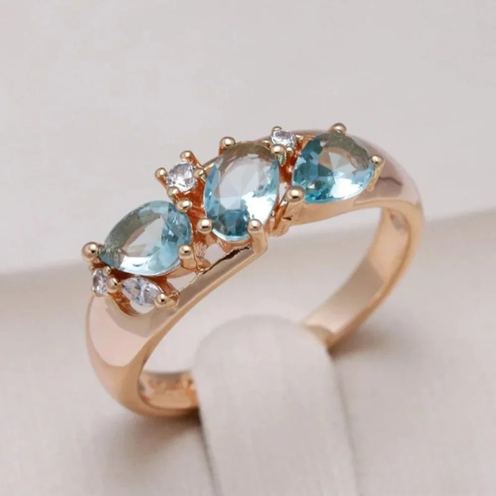 Anillo de oro con zirconia azul