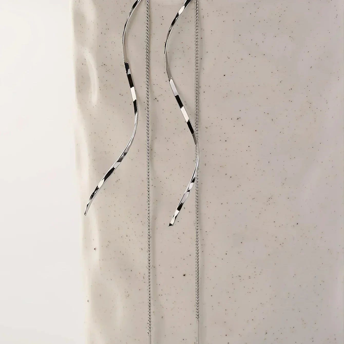 Pendientes Largos con Diseño Ondulado