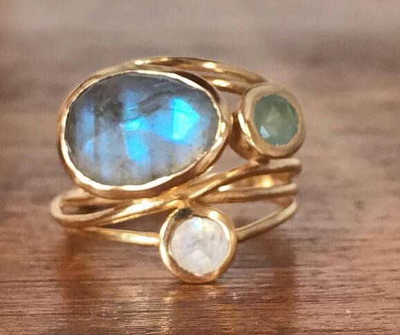 Anillo Vintage con Incrustación de Piedra Luna Azul