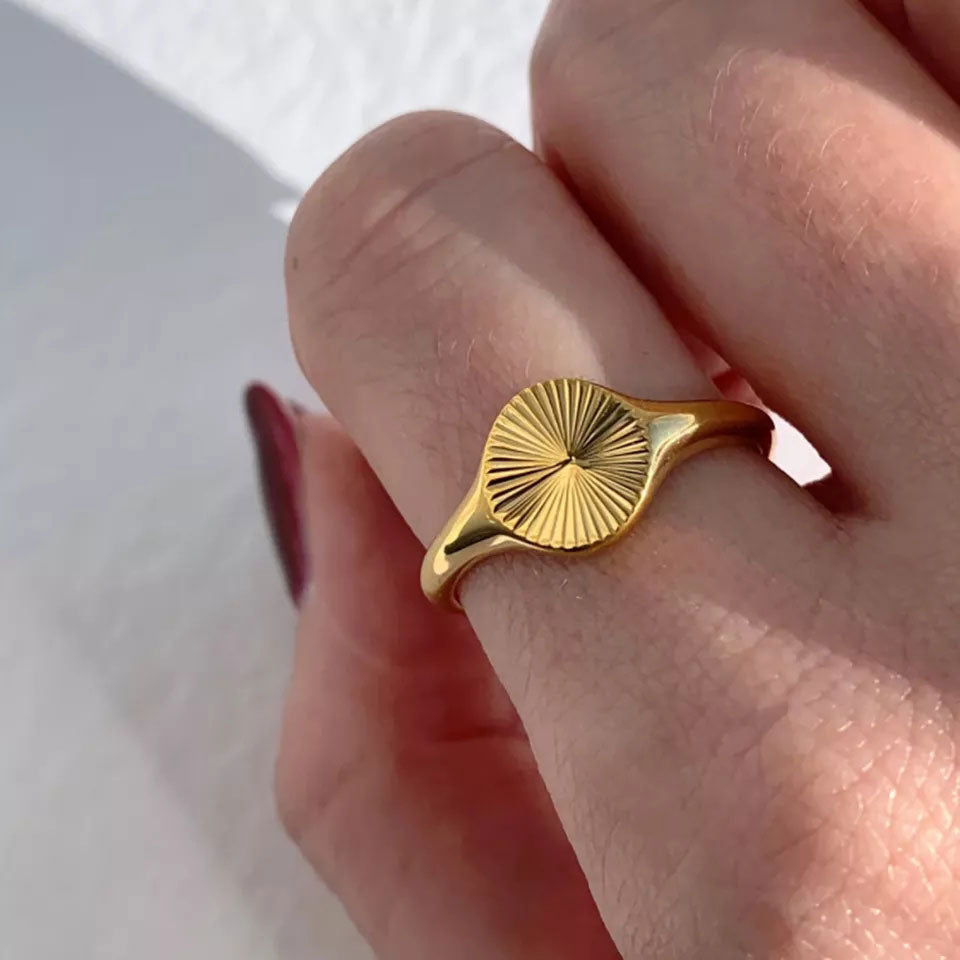 Rizavelle | Anillo Sunburst de Oro de 18K