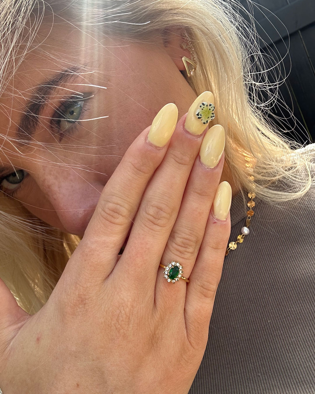 Amaryelle | Anillo de Zirconia Verde en Oro de 18K