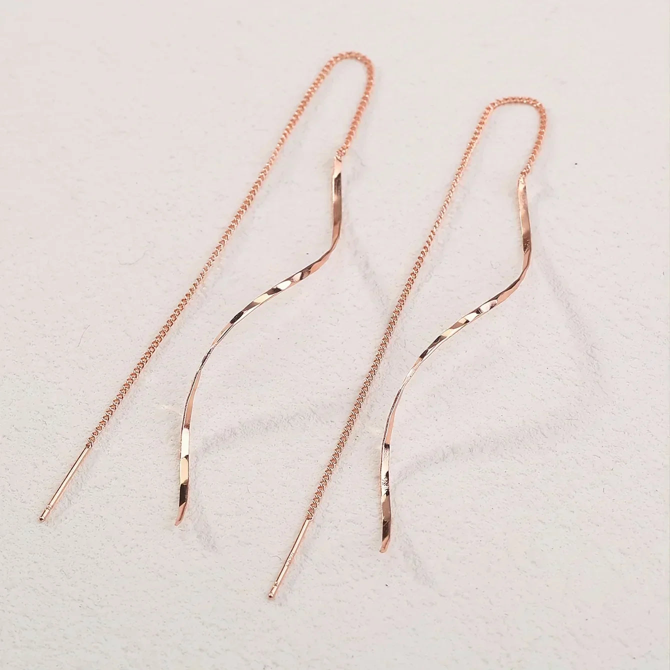 Pendientes Largos con Diseño Ondulado