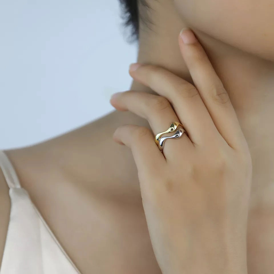 Carisseya | Anillo Onda 18K Oro